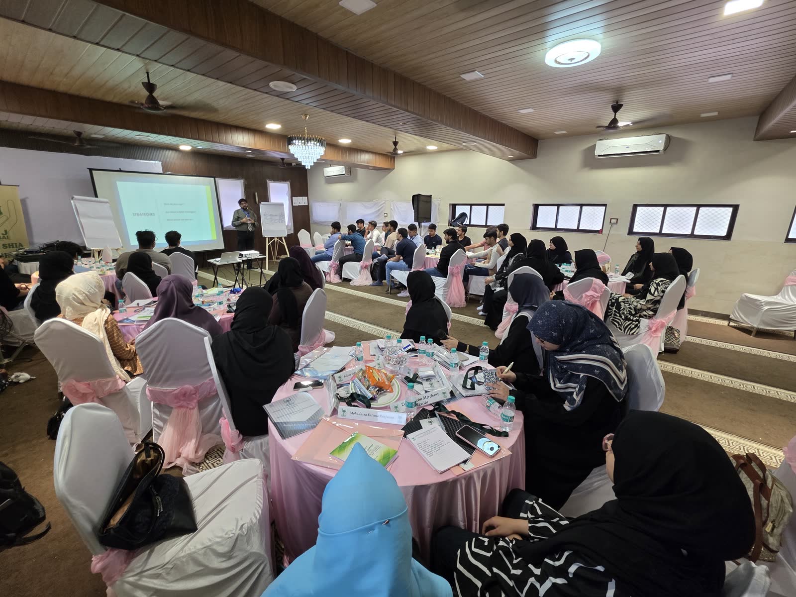 A banquet hall of participants at the KSIJ programme
