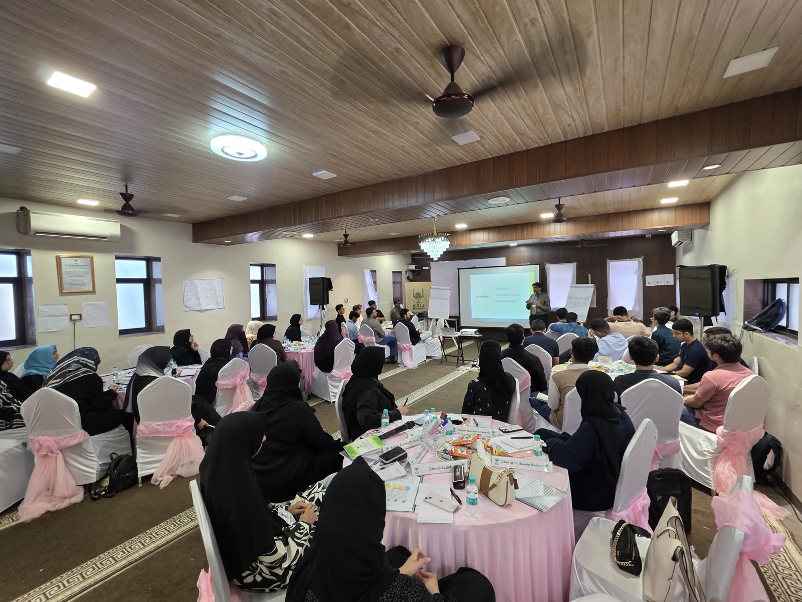 Round tables of learners during the KSIJ programme