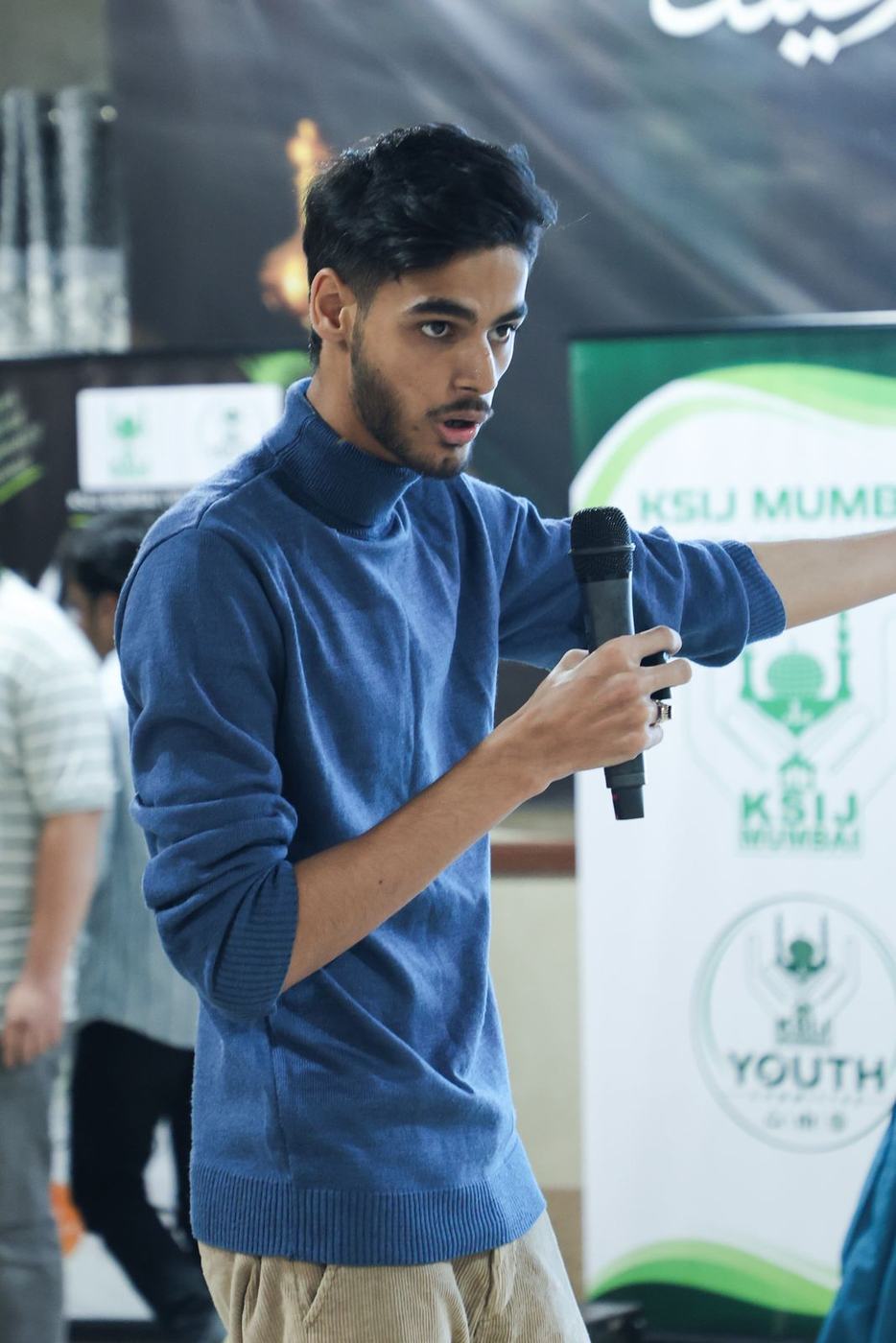 A builder presenting his idea